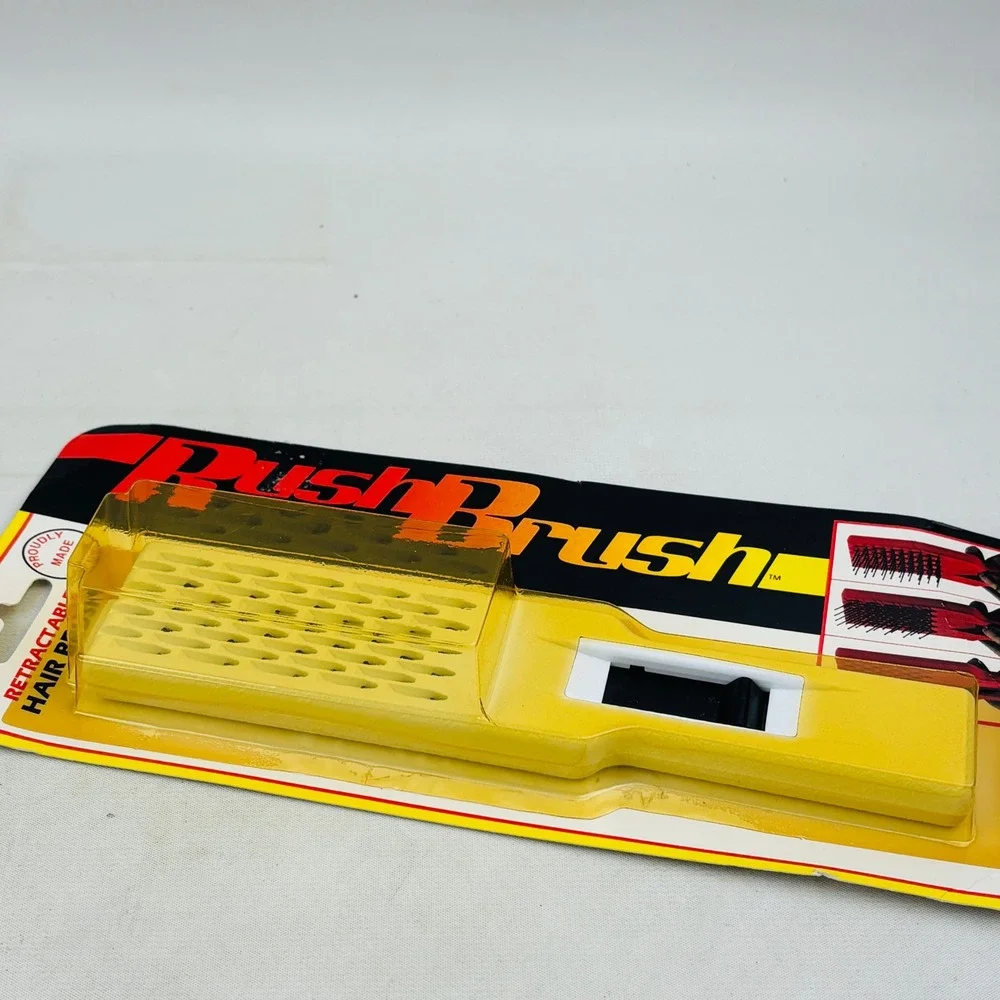 Vintage Rush Brush White Retractable Bristle Hair Brush 1985 Travel Compact NEW